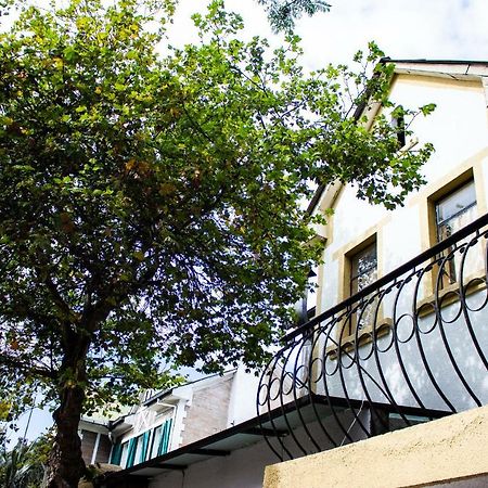 Hostal Loro Verde Quito Exterior photo
