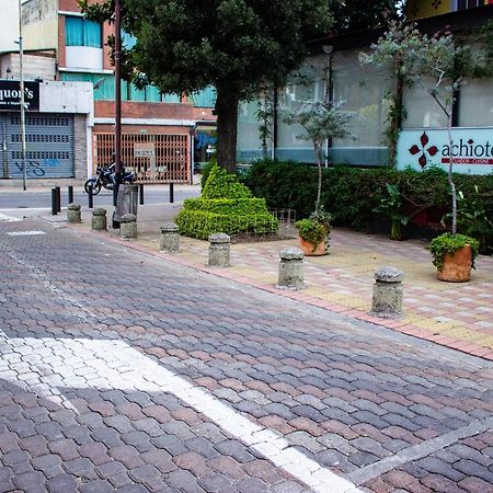 Hostal Loro Verde Quito Exterior photo