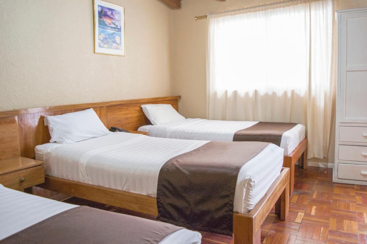 Hostal Loro Verde Quito Exterior photo