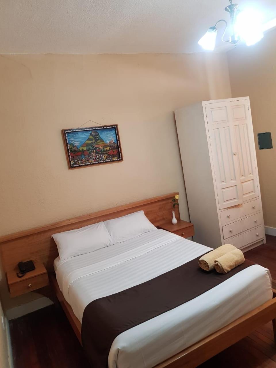 Hostal Loro Verde Quito Exterior photo