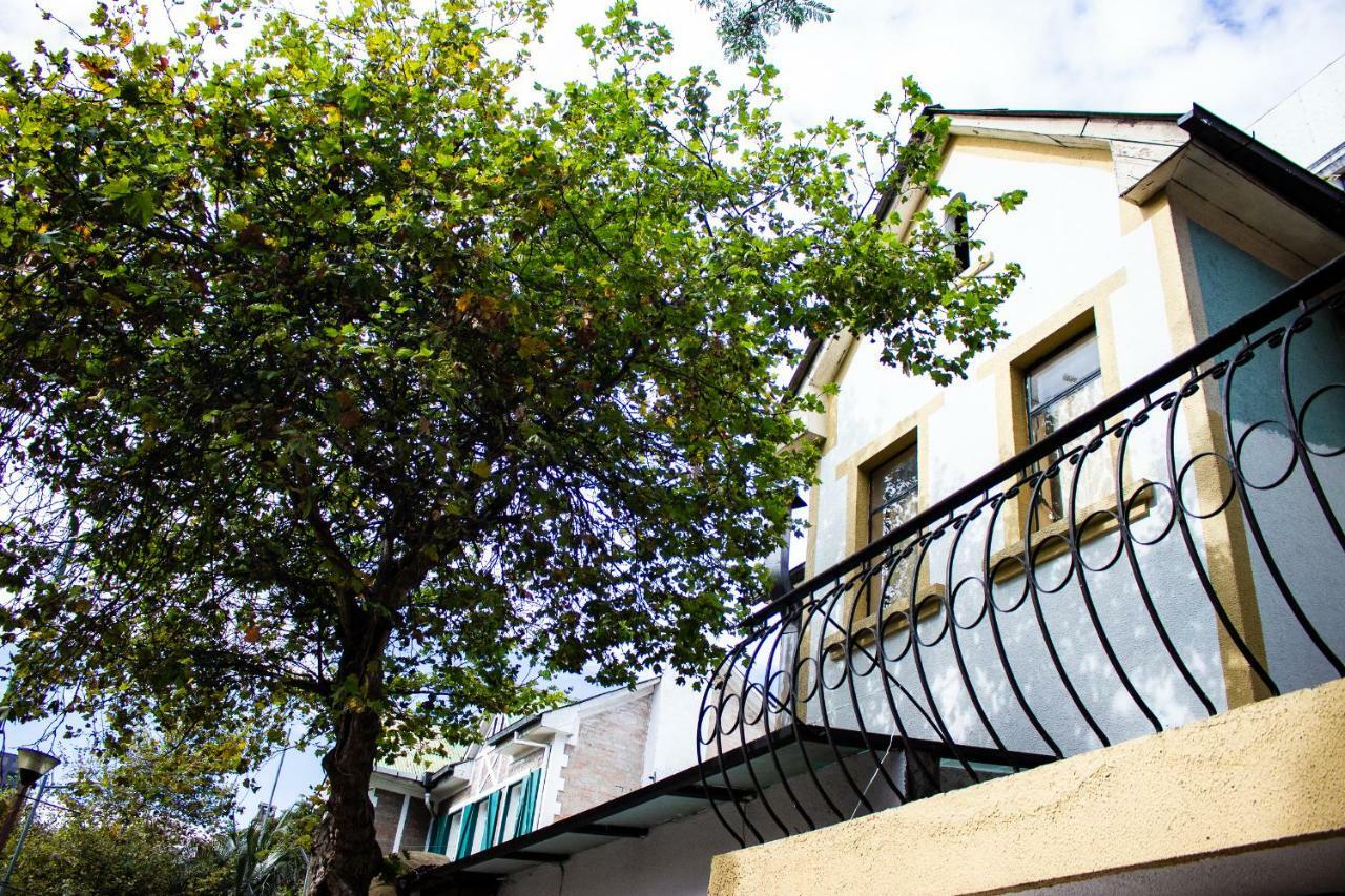 Hostal Loro Verde Quito Exterior photo