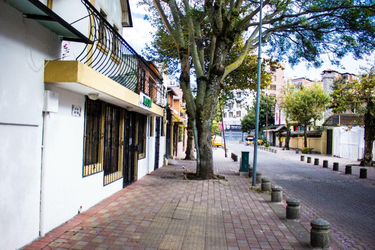 Hostal Loro Verde Quito Exterior photo