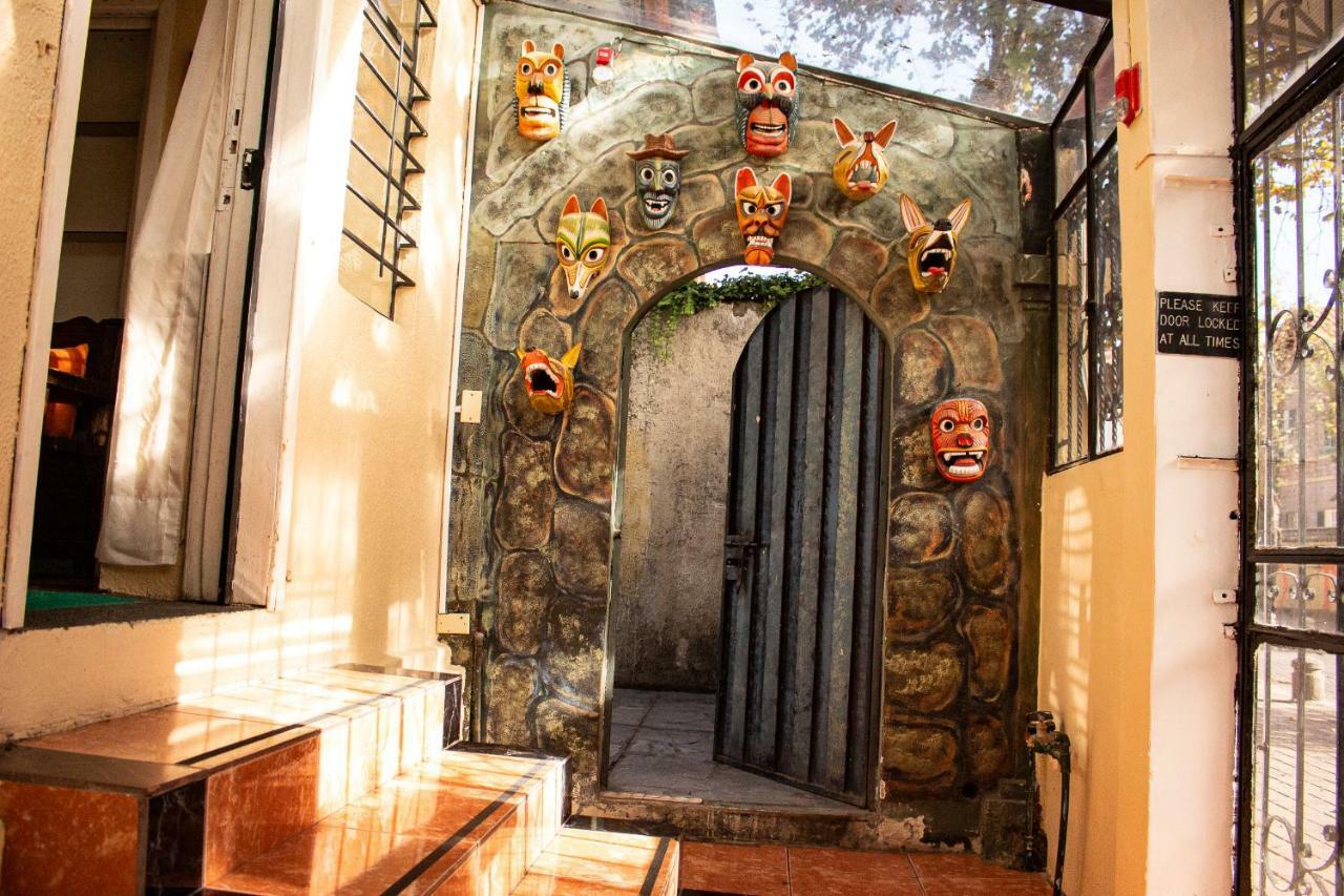 Hostal Loro Verde Quito Exterior photo
